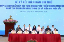Hội nghị Liên kết vùng tại Lai Châu là một phần trong chuỗi sự kiện nhằm thúc đẩy hợp tác giữa các địa phương, góp phần phát triển thương mại điện tử và mở rộng thị trường tiêu thụ hàng hóa qua các kênh phân phối hiện đại. (Ảnh: BCT)