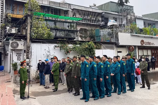 Các lực lượng bốn tại chỗ tham gia diễn tập. (Ảnh: Hà Nhung)