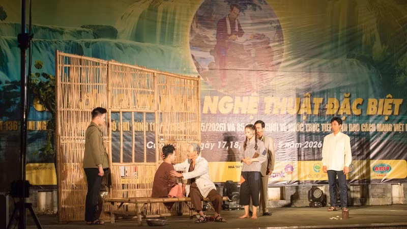 Điểm nhấn của chương trình là kịch ngắn “Chuyện nhà chị Tín” về Chủ tịch Hồ Chí Minh.