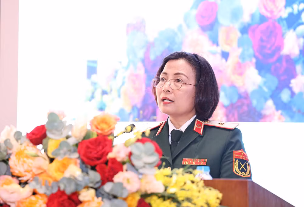 Thiếu tướng, Phó Giáo sư, Tiến sĩ Nguyễn Hoàng Ngọc, Bí thư Đảng ủy, Phó Giám đốc Bệnh viện Trung ương Quân đội 108 phát biểu tại lễ kỷ niệm.