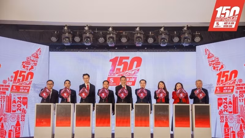 Lãnh đạo Ban Tuyên giáo Ủy ban Trung ương Mặt trận Tổ quốc Việt Nam, lãnh đạo Báo Đại đoàn kết và lãnh đạo SABECO thực hiện nghi thức khởi động chương trình.