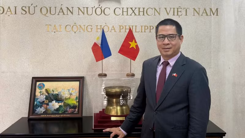 Đại sứ đặc mệnh toàn quyền nước Cộng hòa xã hội chủ nghĩa Việt Nam tại Cộng hòa Philippines Lại Thái Bình.