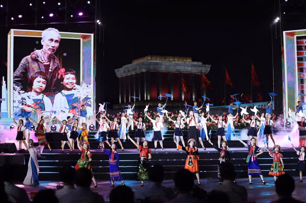 Hình ảnh trong chương trình “Người là Hồ Chí Minh”.