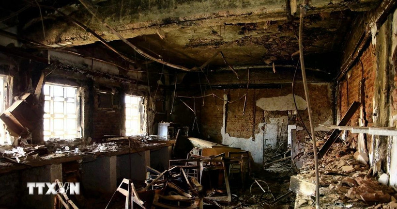 Bệnh viện bị phá hủy do xung đột tại Khartoum, Sudan. (Ảnh: THX/TTXVN)