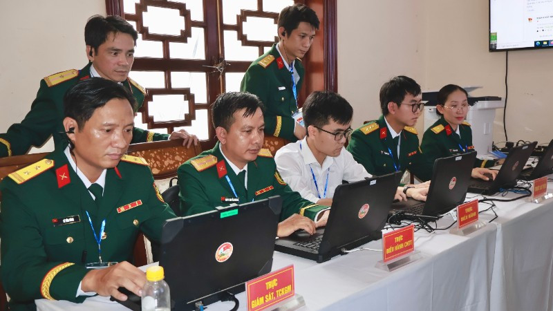 Tổ bảo đảm kỹ thuật tại "Đại hội không giấy" Quân khu 7.
