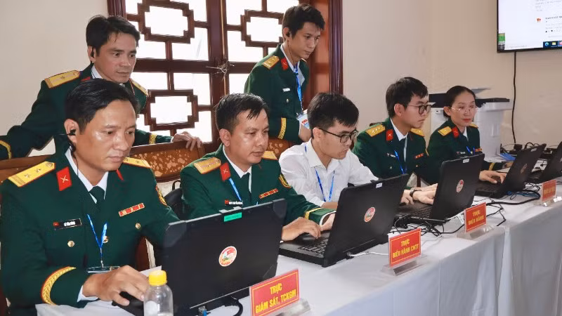 Tổ bảo đảm kỹ thuật tại "Đại hội không giấy" Quân khu 7.