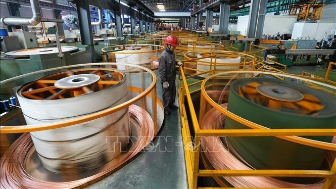 Đồng được sản xuất tại nhà máy ở tỉnh Chiết Giang, Trung Quốc. (Ảnh: THX/TTXVN)