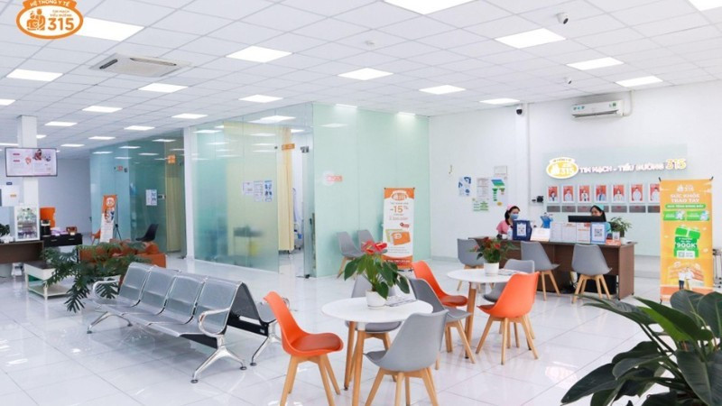 Tại Hệ thống phòng khám tim mạch-tiểu đường 315, cơ sở vật chất được đầu tư kỹ lưỡng nhằm mang đến trải nghiệm thăm khám an toàn và tiện nghi. 