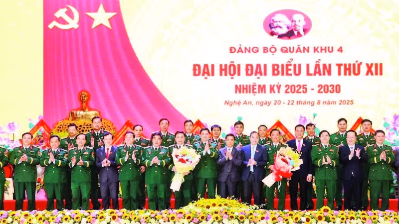 Ra mắt Ban Chấp hành Đảng bộ Quân khu 4 nhiệm kỳ 2025-2030.