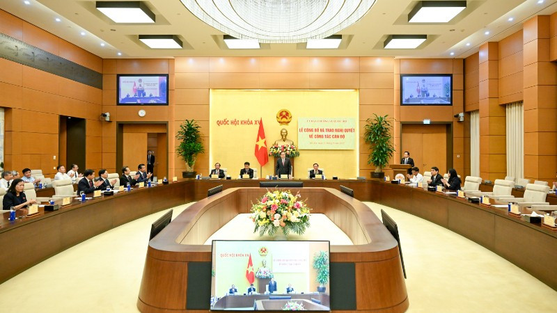 Quang cảnh Lễ công bố và trao Nghị quyết về công tác cán bộ. (Ảnh: Duy Linh)