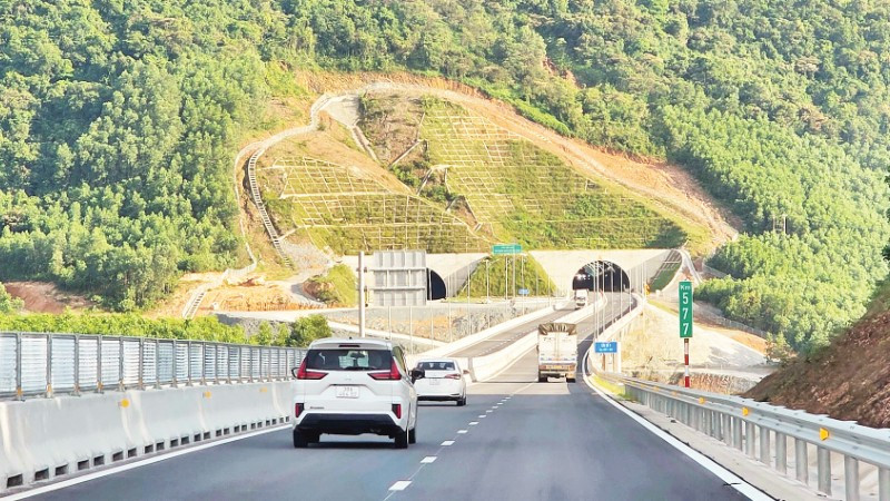Hầm Đèo Bụt, nằm trên đường cao tốc bắc-nam, do Tập đoàn Sơn Hải thi công. (Ảnh: NAM HẢI)