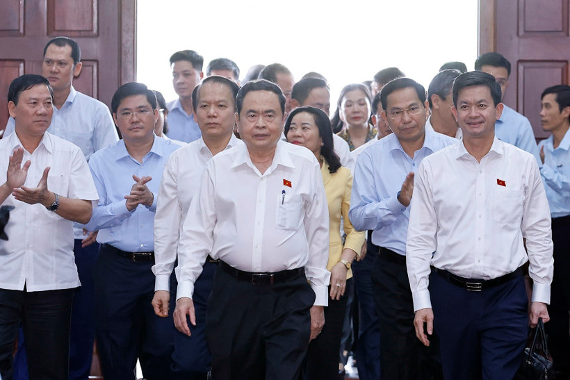 Chủ tịch Quốc hội Trần Thanh Mẫn tiếp xúc cử tri sau Kỳ họp thứ 10 tại thành phố Cần Thơ. (Ảnh: TTXVN)