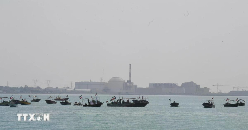 Tàu chiến của Lực lượng Vệ binh Cách mạng Hồi giáo Iran tại Vịnh Persian, gần Bushehr, Iran. (Nguồn: THX/TTXVN)