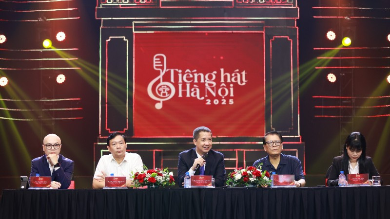 Ban Chỉ đạo và Ban tổ chức cuộc thi "Tiếng hát Hà Nội 2025" gặp gỡ báo chí sáng 15/10.