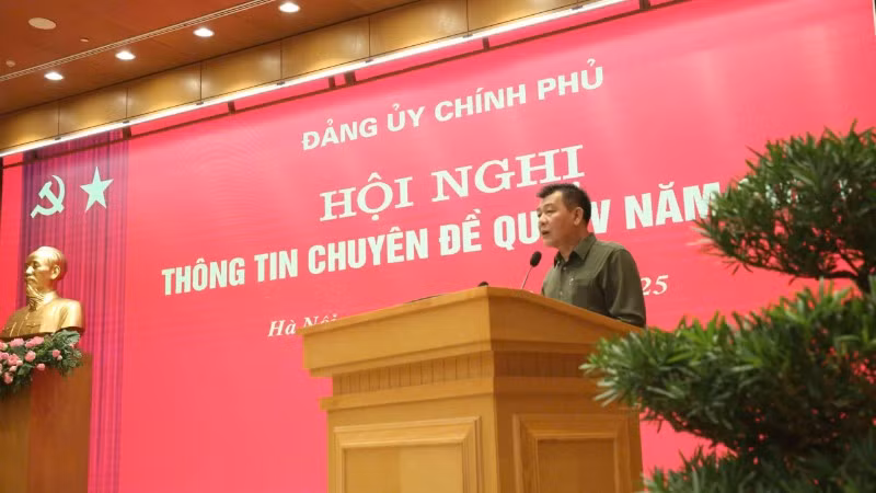 Đồng chí Nguyễn Đức Phong, Phó Bí thư Đảng ủy Chính phủ phát biểu tại hội nghị.