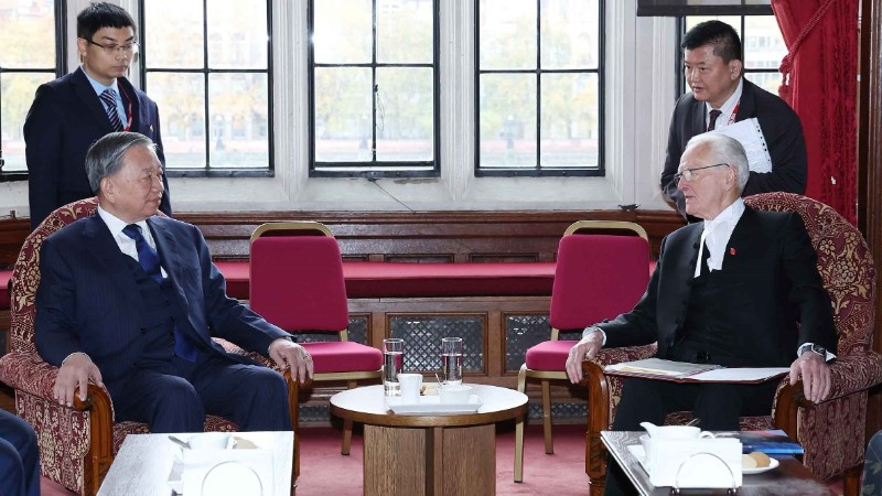 Tổng Bí thư Tô Lâm hội kiến Chủ tịch Thượng viện Anh John McFall, Nam tước McFall xứ Alcluith. (Ảnh: Thống Nhất/TTXVN)