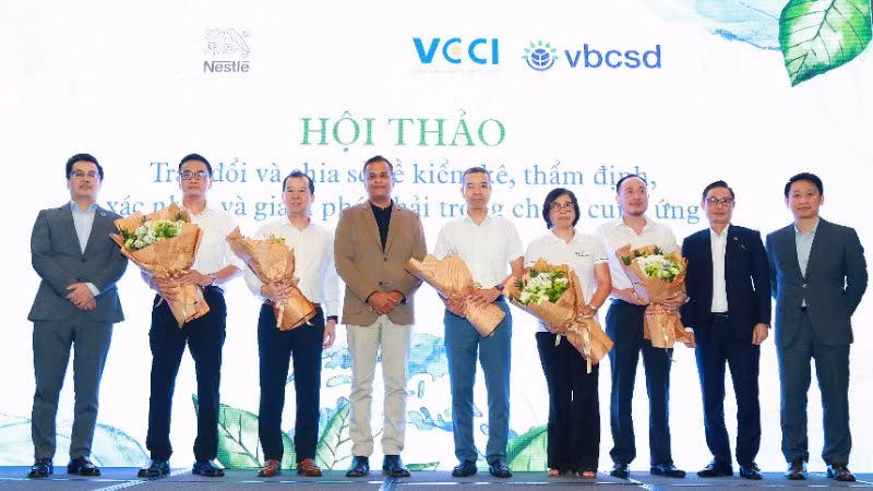 Nestlé Việt Nam đã và đang phối hợp cùng VBCSD và các đối tác triển khai nhiều chương trình đào tạo, phổ biến kiến thức về ESG, cập nhật khung pháp lý và chia sẻ kinh nghiệm cho CSI 100 và các doanh nghiệp trong nước.