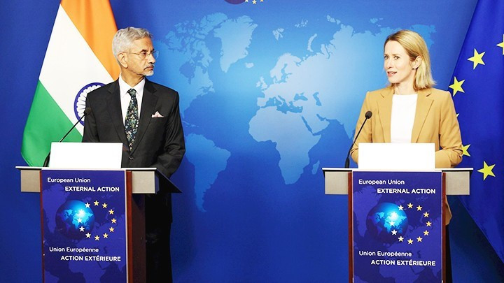 Các nhà ngoại giao Ấn Độ và EU họp báo chung tại Brussels, Bỉ. (Ảnh: EEAS)