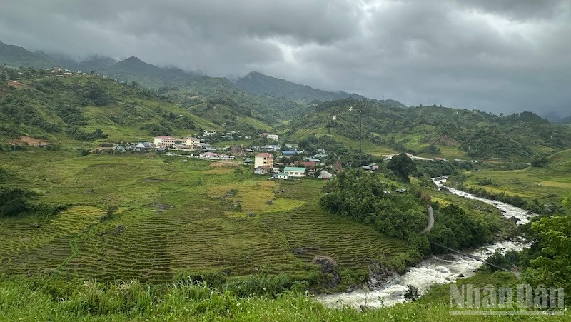 Nhiều xã vùng sâu, vùng xa cách trung tâm tỉnh Quảng Ngãi từ 300-350km. ndo_br_x-noc-linh-2.jpg