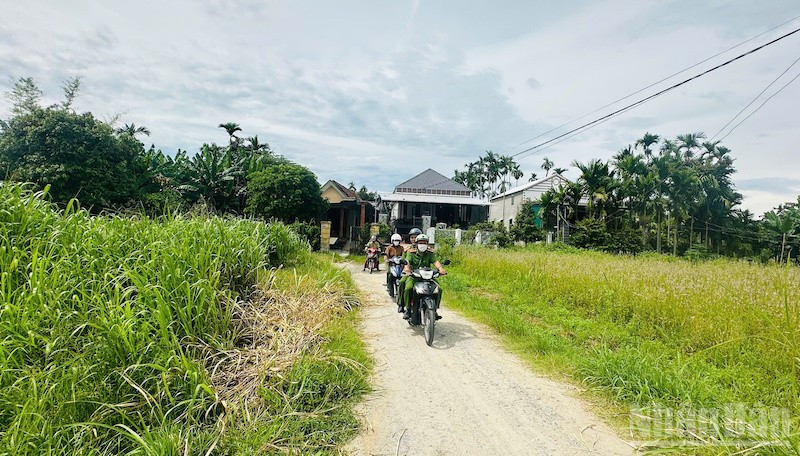 Ngày chủ nhật công an xã cùng dân ảnh 3 ndo_br_ca4.jpg