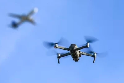 Các cuộc xung đột ngày càng có tính chất phức tạp, bao gồm tấn công mạng, chiến dịch thông tin sai lệch và sử dụng drone hàng loạt. AI là công cụ thiết yếu để đối phó với những mối đe dọa này một cách nhanh chóng. (Ảnh: Bộ Quân đội Pháp)