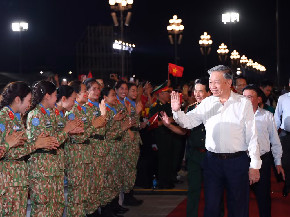 vna-potal-tong-bi-thu-du-chuong-trinh-nghe-thuat-chinh-luan-duoi-co-vinh-quang-8200819.jpg