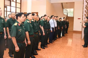 Đoàn đại biểu Hội Cựu chiến binh Việt Nam tham quan Bảo tàng Quân đoàn 34.