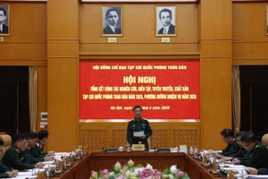 Đại tướng Phan Văn Giang, Ủy viên Bộ Chính trị, Phó Bí thư Quân ủy Trung ương, Bộ trưởng Quốc phòng, Chủ tịch Hội đồng Chỉ đạo Tạp chí Quốc phòng toàn dân chủ trì hội nghị.