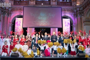 Tòa thị chính Paris đã trở thành nơi lưu giữ những ký ức Tết Việt, minh chứng cho tình hữu nghị bền chặt mà chính quyền Paris dành cho Việt Nam. (Ảnh: KHẢI HOÀN)