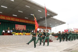 Lữ đoàn 649, Cục Xe máy-Vận tải duyệt đội ngũ trong Lễ ra quân huấn luyện năm 2026.