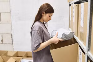 Nga tăng cường quản lý hệ thống trước sự bùng nổ thương mại điện tử. (Ảnh: Izvestia)