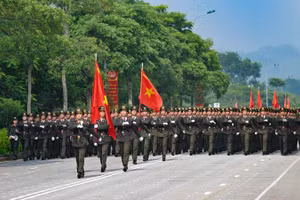 Lực lượng Công an nhân dân tập luyện diễu binh, diễu hành Kỷ niệm 80 năm Cách mạng Tháng Tám và Quốc khánh 2/9. (Ảnh: THẾ ĐẠI)