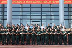 Các đại biểu dự hội nghị tọa đàm.