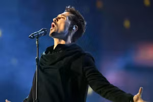 Ca sĩ Dima Bilan giành giải Nam ca sĩ của năm. (Ảnh: RIA NOVOSTI)