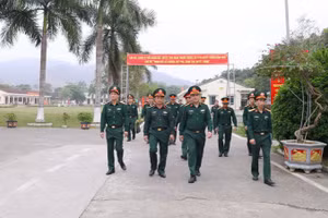 Đoàn công tác kiểm tra công tác chuẩn bị tham gia Hội thi Doanh trại tại Tiểu đoàn 1, Trung đoàn 246, Sư đoàn 346, Quân khu 1.