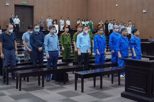 Các bị cáo tại phiên tòa sơ thẩm.