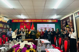 Ban Tổ chức chúc mừng các gia đình liệt sĩ đã hoàn thành tâm nguyện đưa các liệt sĩ trở về.