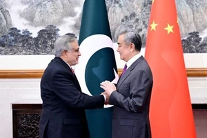 Ông Vương Nghị trong cuộc gặp với người đồng cấp Pakistan Mohammad Ishaq Dar ở thủ đô Bắc Kinh. (Ảnh: Bộ Ngoại giao Trung Quốc)