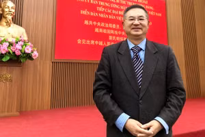 Giáo sư Thành Hán Bình tham dự cuộc tiếp của đồng chí Bùi Thị Minh Hoài, Chủ tịch Ủy ban Trung ương Mặt trận Tổ quốc Việt Nam với Đoàn đại biểu tham dự Diễn đàn Nhân dân Việt-Trung lần thứ 13. (Ảnh do nhân vật cung cấp)