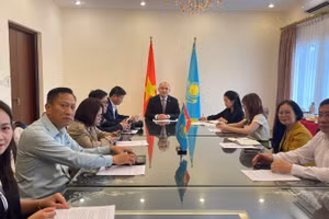 Quang cảnh buổi họp báo. (Ảnh: KHẮC KIÊN)