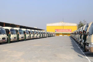 Đội hình xe ô-tô thực hiện nhiệm vụ đưa đón đại biểu dự Đại hội Đại biểu toàn quốc lần thứ XIV của Đảng.