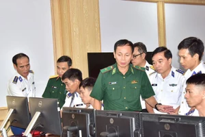 Đoàn Công tác Bộ Quốc phòng kiểm tra tại Trung tâm Chỉ huy Bộ Tư lệnh Vùng Cảnh sát biển 4.