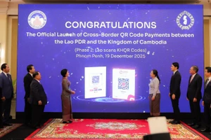 Lễ khai trương diễn ra tại Phnom Penh dưới sự đồng chủ trì của Thống đốc Ngân hàng Quốc gia Campuchia Chea Serey và Thống đốc Ngân hàng Trung ương Lào Bounkham Vorachit. (Ảnh: Fresh News)