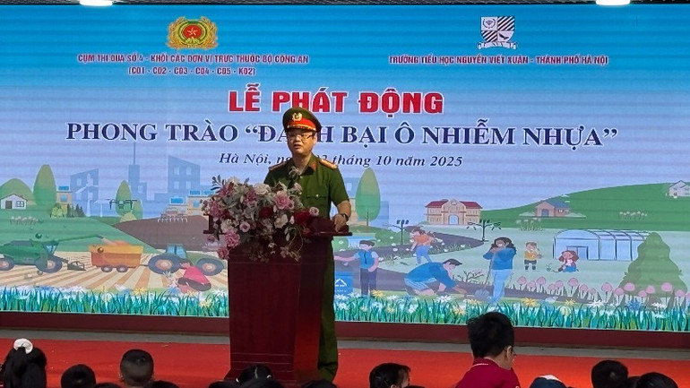 Đại tá Trần Viết Phương, Phó Cục trưởng Cục Cảnh sát phòng, chống tội phạm về môi trường phát biệu tại buổi lễ. img-5518-5193.jpg