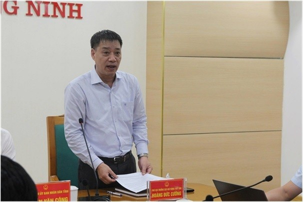 Ông Hoàng Đức Cường, Phó Cục trưởng Cục Khí tượng thủy văn phát biểu tại cuộc họp với tỉnh Quảng Ninh. a.jpg