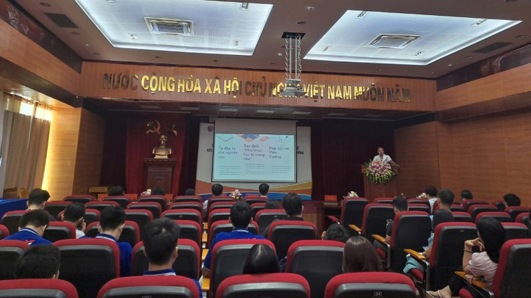 Quang cảnh tại buổi hội thảo. z7078056674632-36511404f97778a6832f93a9e963a84e-8335.jpg