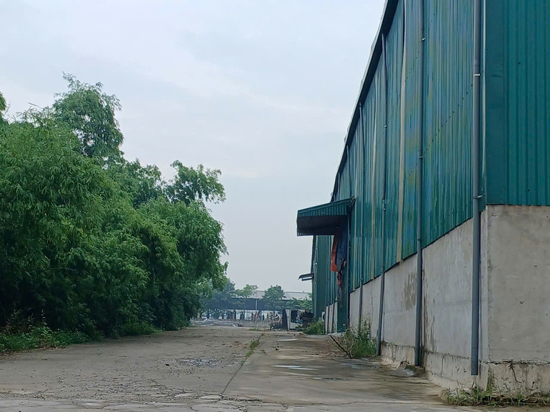 Khu nhà xưởng tái chế kim loại. (Ảnh: Trần Thường) z6721012538159-b0a94d5d2351d004ac93644815eb2b2a.jpg