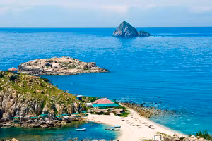 Hòn Nội-Hòn Ngoại đảo yến thiên nhiên Khánh Hòa.