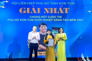 Trao Giải nhất cho Dự án "Sản xuất trà lá khổ qua rừng An Thành" của Hội Liên hiệp Phụ nữ huyện Tu Mơ Rông.