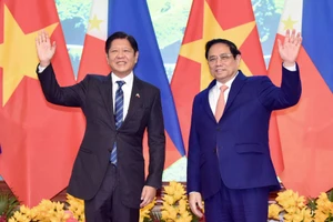 Thủ tướng Phạm Minh Chính và Tổng thống Ferdinand Marcos Jr. trước khi vào hội kiến. (Ảnh: TRẦN HẢI)